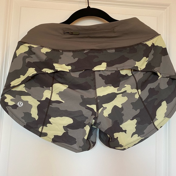 NWT Lululemon Speed Up MR lined 4” shorts in Camo - Picture 5 of 9